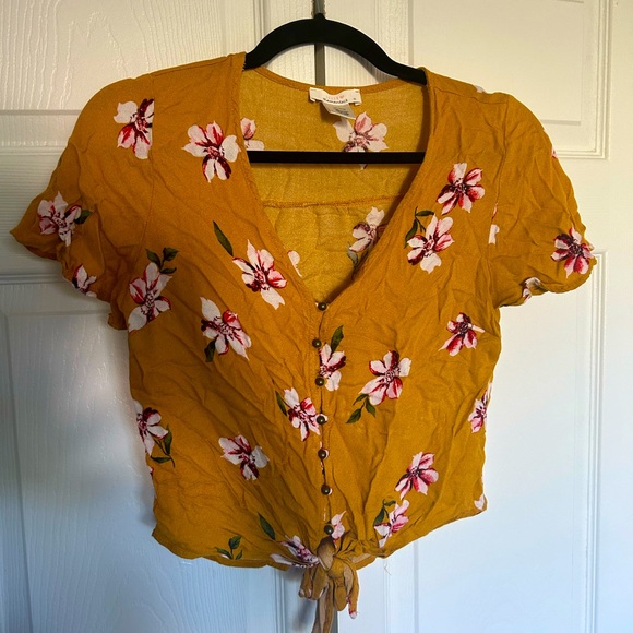 Urban Renewal Tops - Women’s Floral Blouse - S - EUC